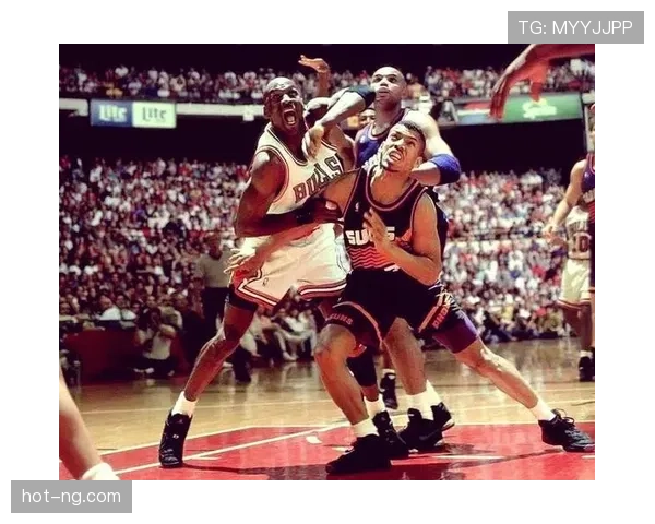 乔丹无球跑动制造错位，主导公牛关键回合得分