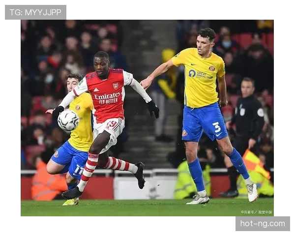 曼联防线失误频繁问题持续显现，关键战稳定性面临考验